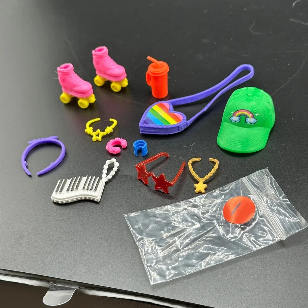 Mattel Barbie Fashionistas Complete Summer Pack Purses Hat Shoes Skates Y2K